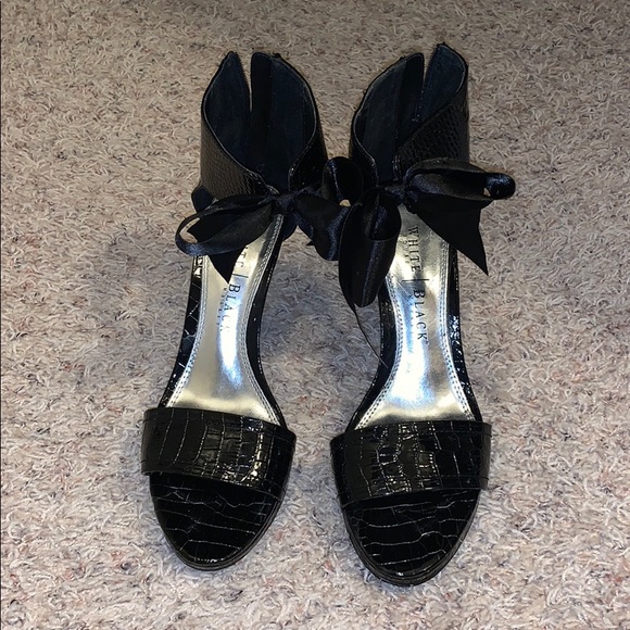 WHBM stiletto sandals - Picture 2 of 7